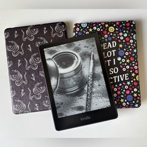 Kindle Paperwhite 11th Gen & Two Cases